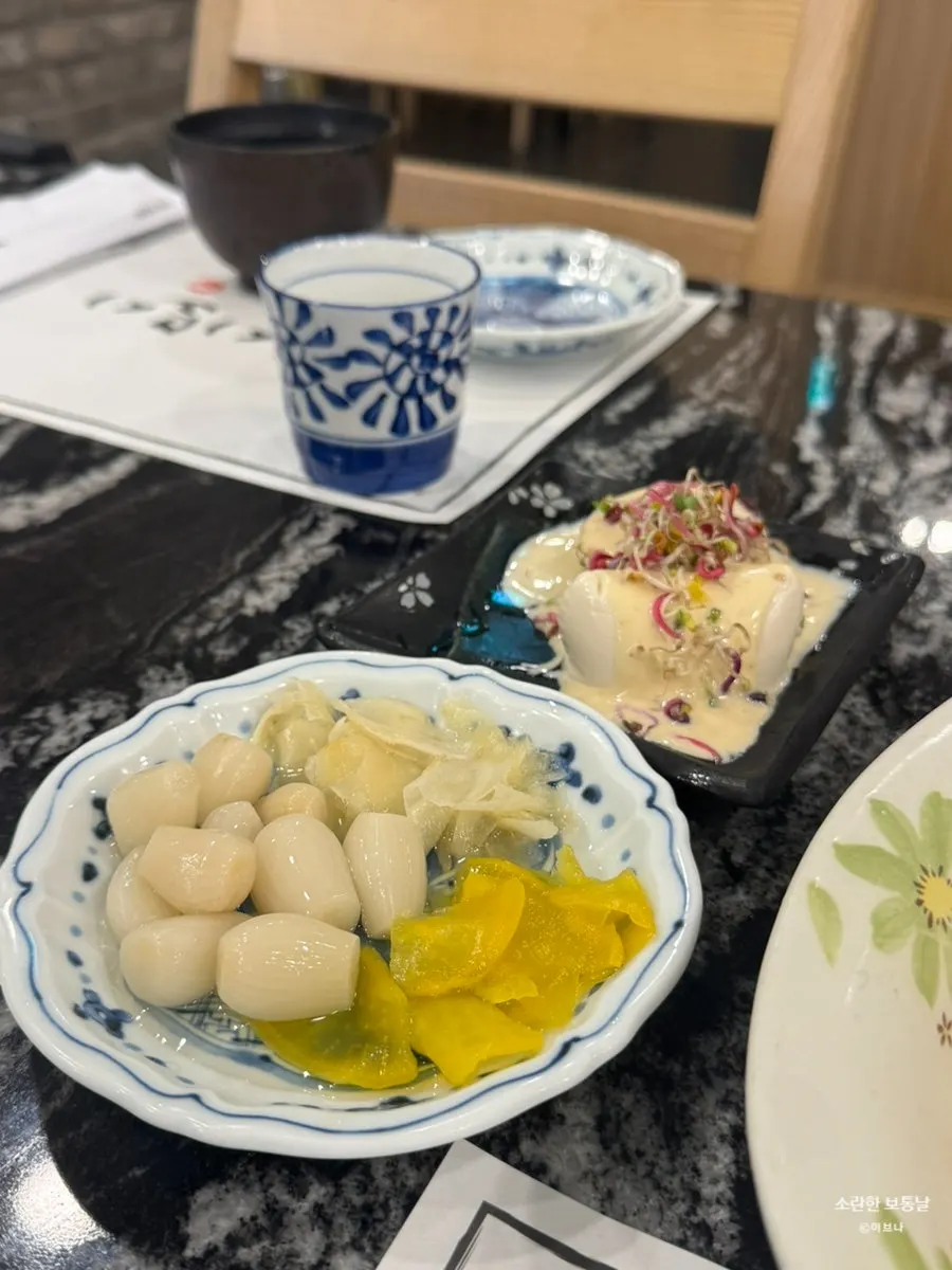 Tofu salad served before the meal