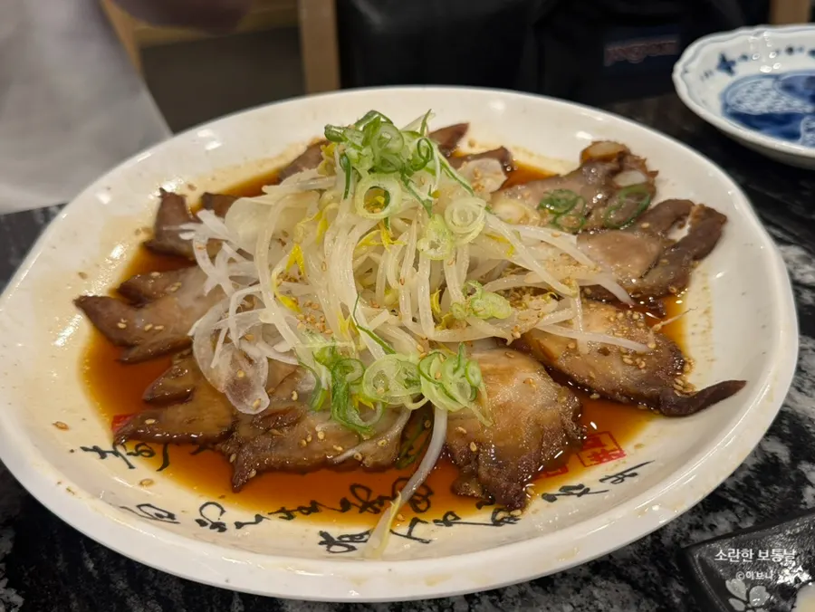 Soy-marinated chashu with bean sprouts