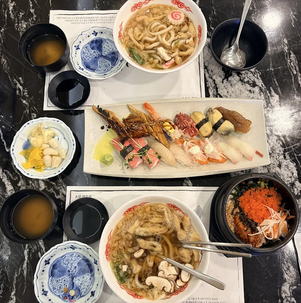 The roe rice bowl included with the set