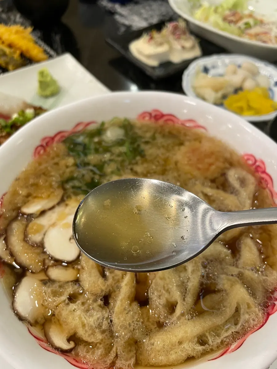 비벼 놓은 알밥 한 숟갈
