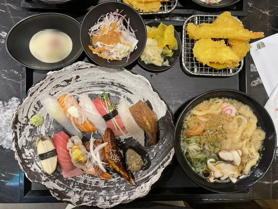 모듬초밥D 세트 한상 차림