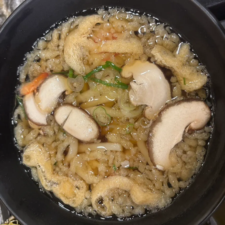 스시 한상과 따끈한 우동 한 그릇