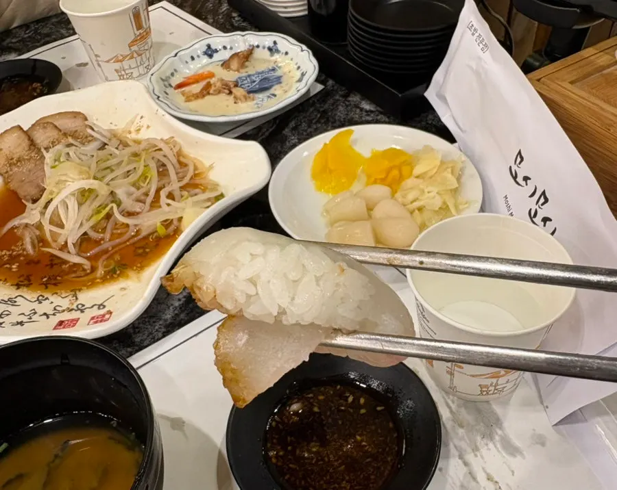 Sushi topped with fresh fish