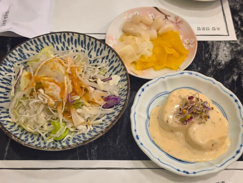 Table set up at Moshi Moshi Sushi