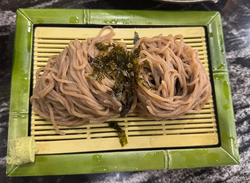 면 요리로 고른 차가운 메밀면