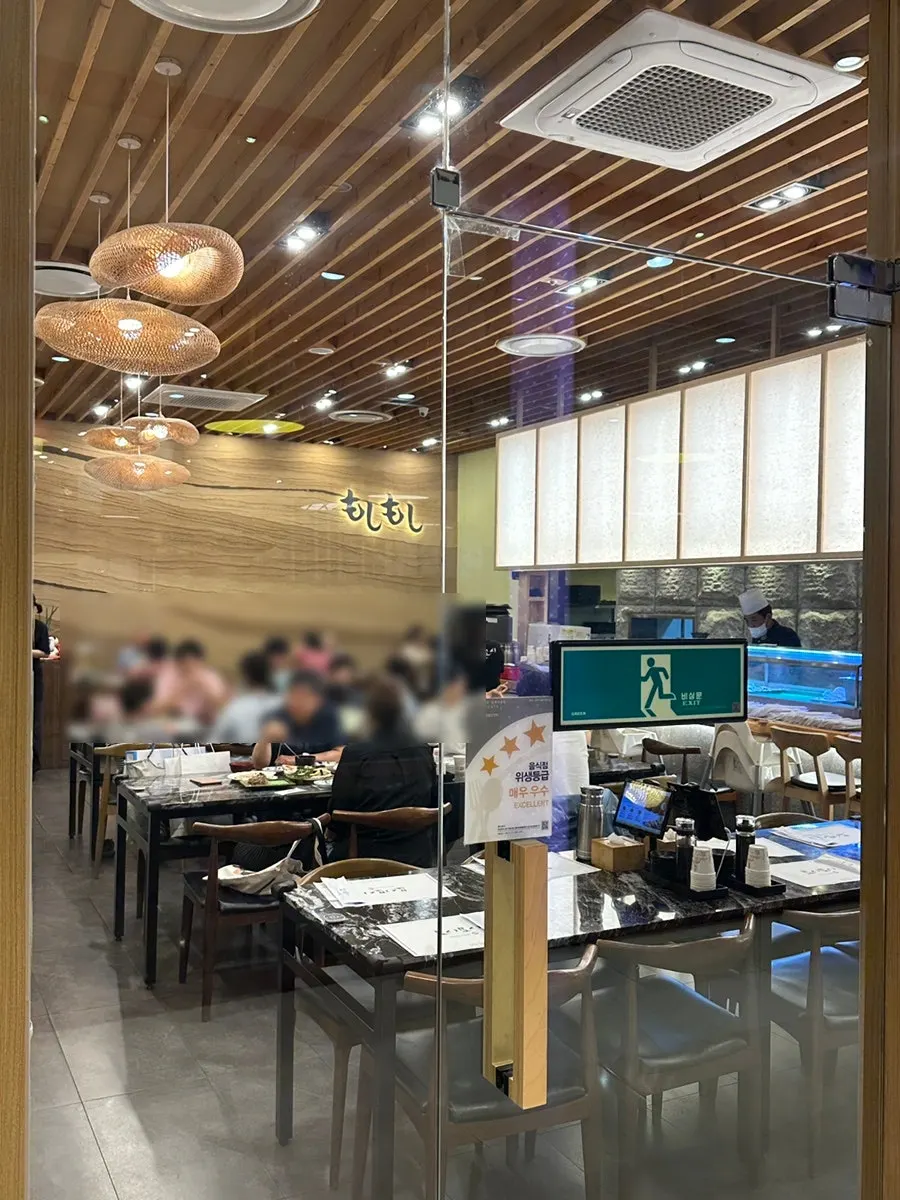 롯데백화점 광복점 10층 모시모시 스시 입구