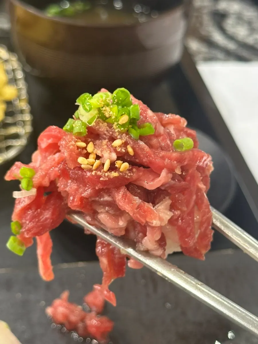 고소하게 간이 된 육회초밥