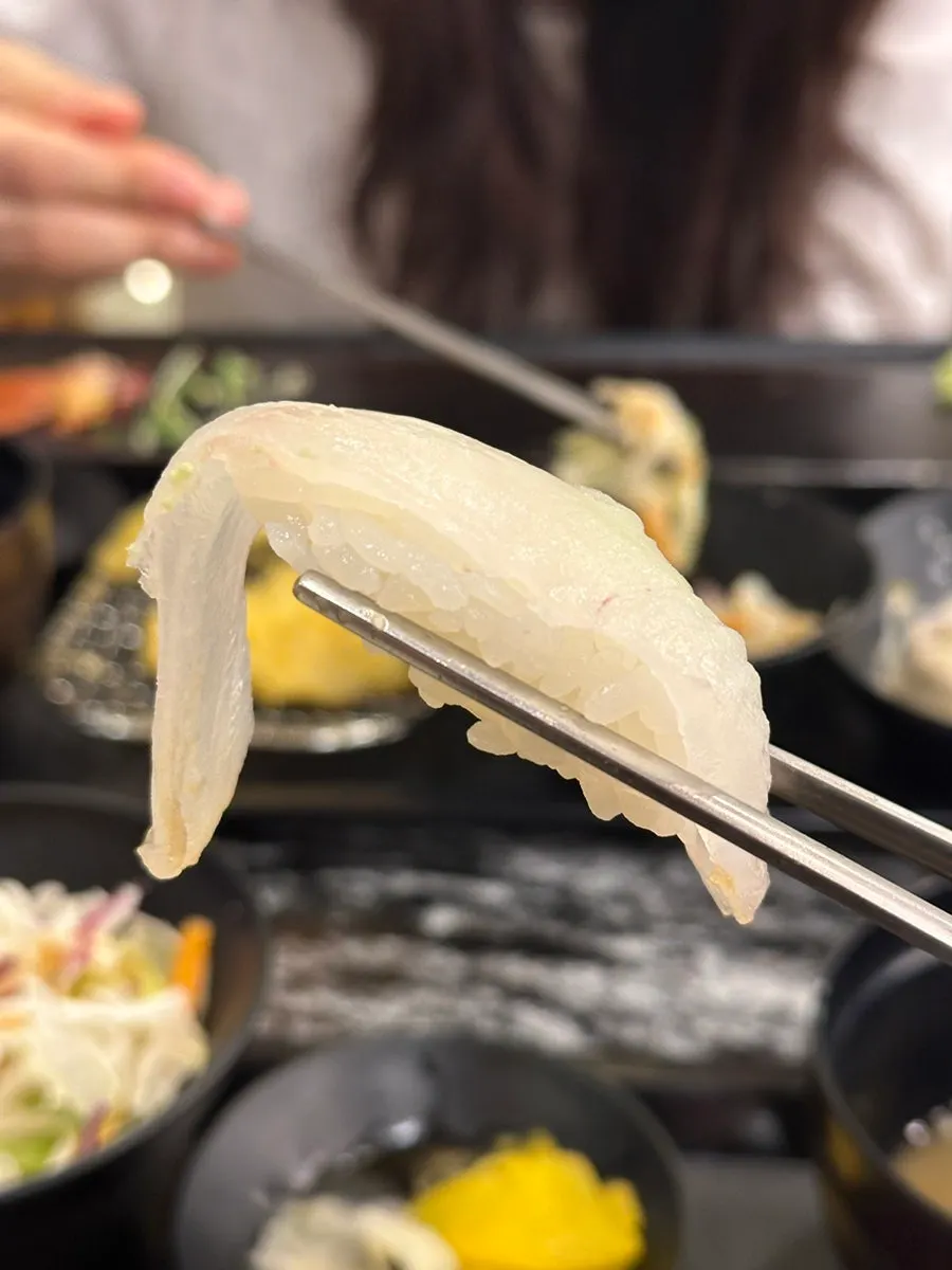 쫄깃한 한치 초밥