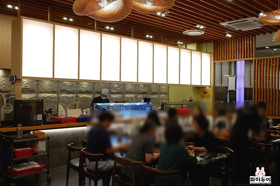 Neat, tidy interior seating at Moshi Moshi Sushi Gwangbok