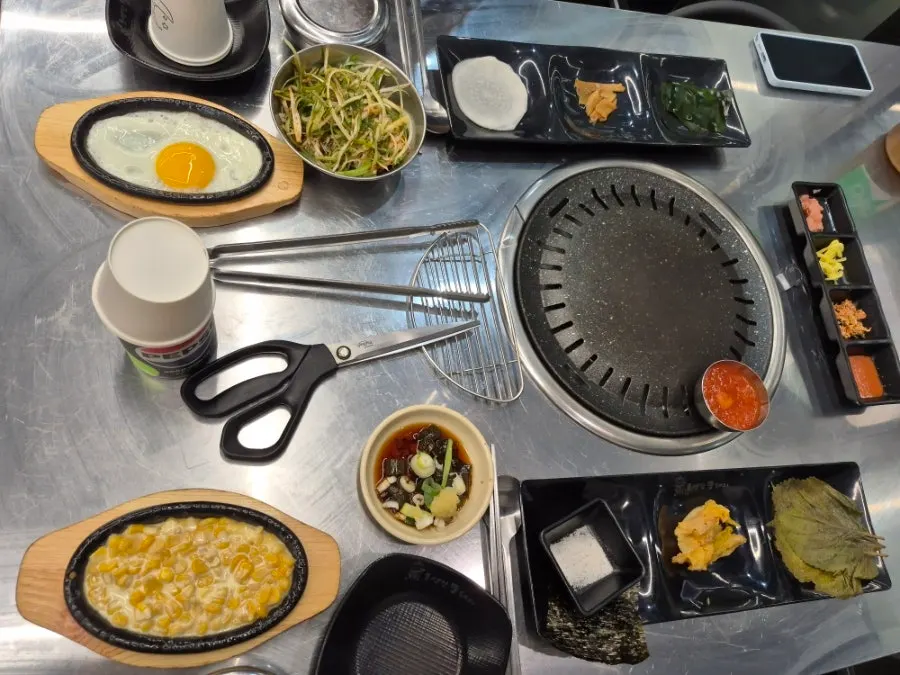 깻잎·묵은지·김 등 기본 밑반찬 상차림