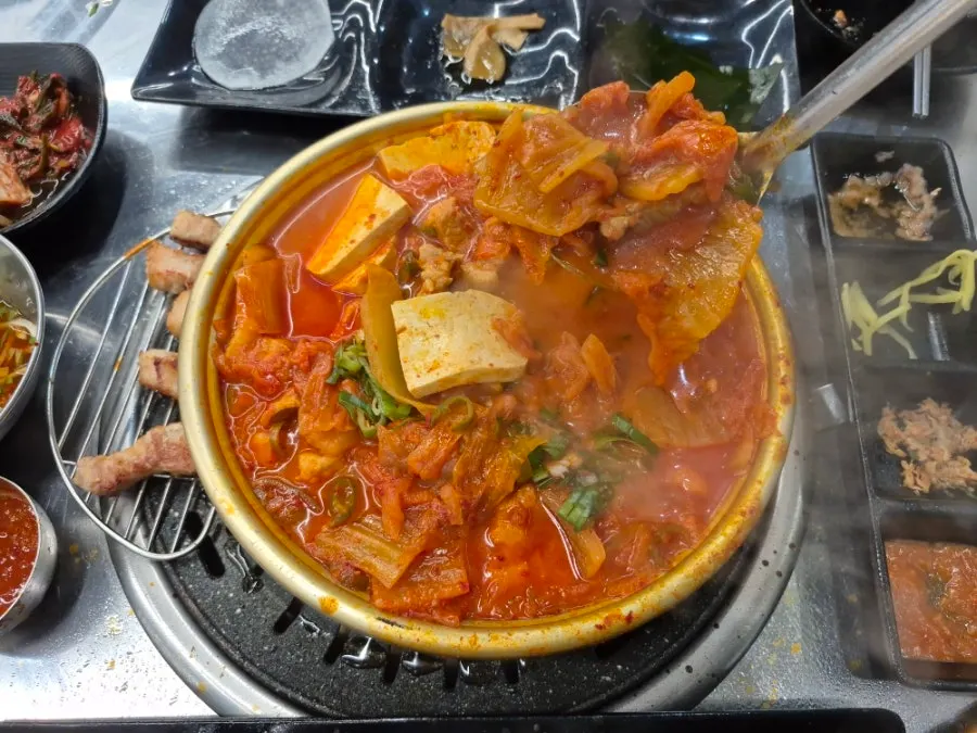 고기와 김치가 푸짐한 김치찌개 건더기