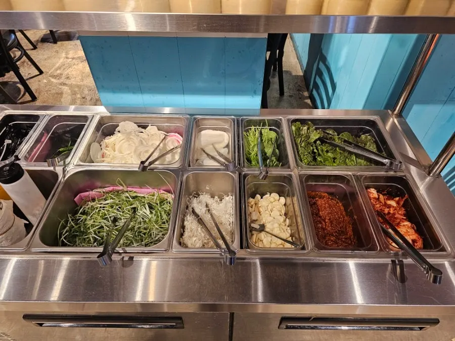 Basic side dishes and refreshing kimchi muksabal
