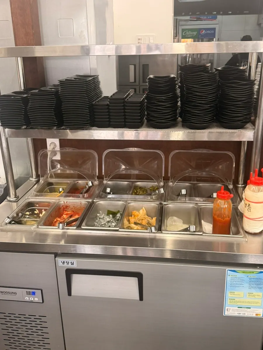 Self-serve bar where you can grab more side dishes