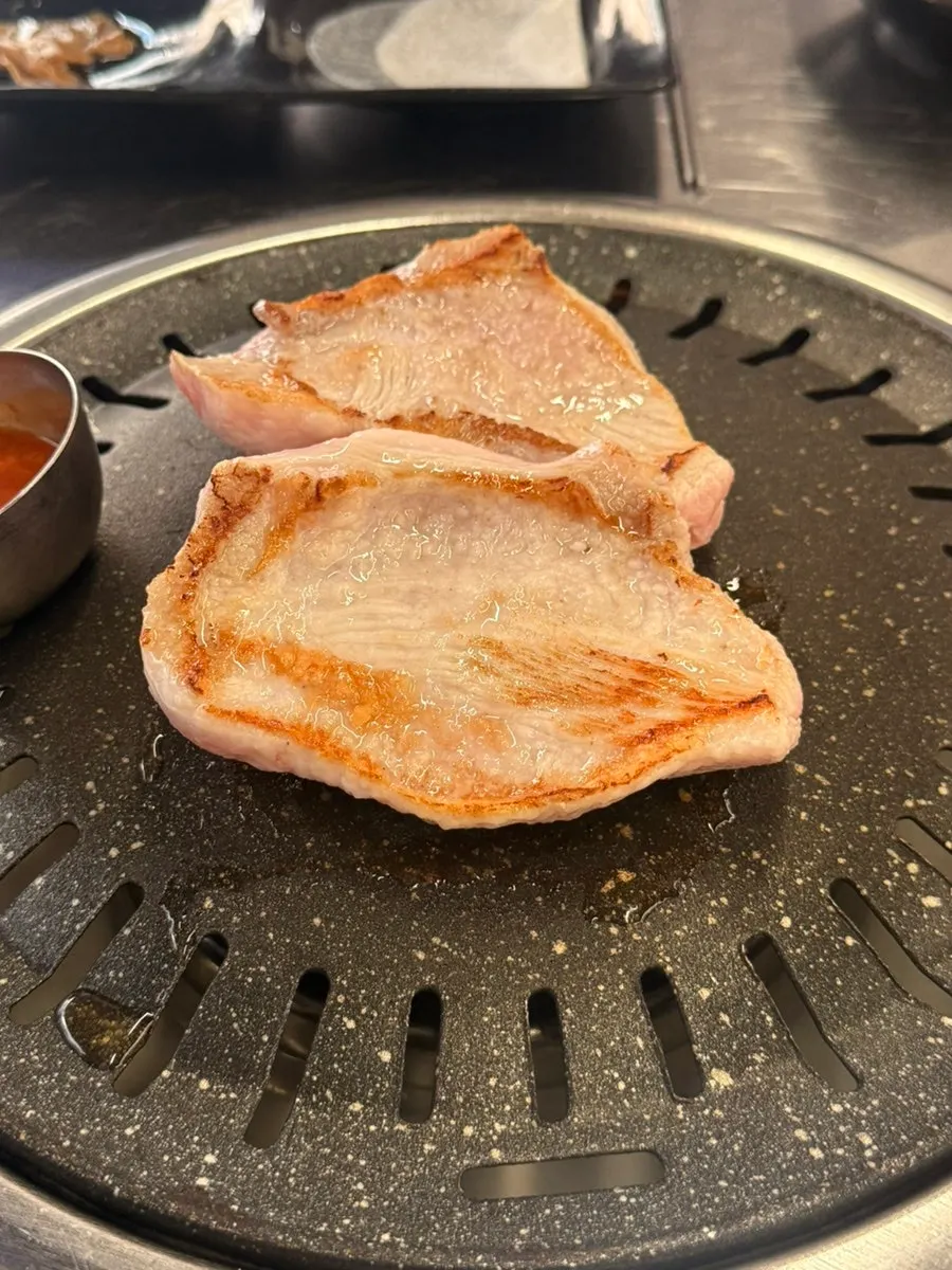 Pork jowl and mel-jeot on the grill plate