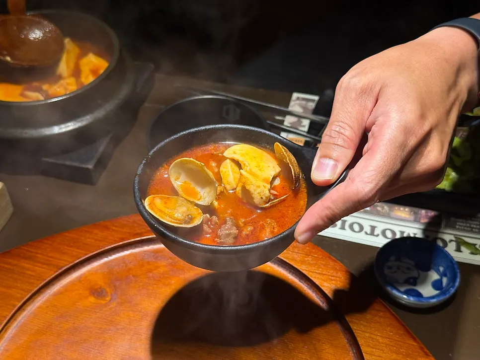 고기 주문 시 함께 나온 순두부찌개