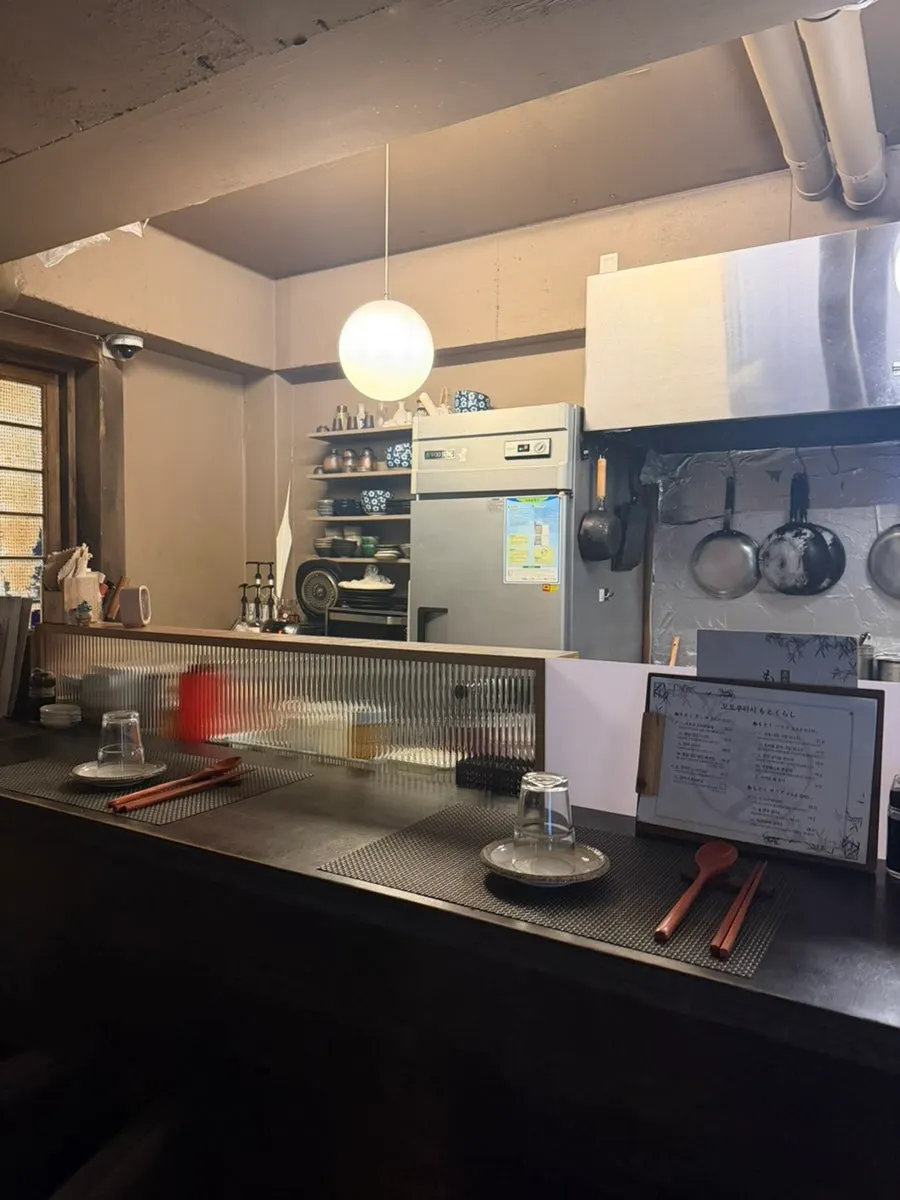 Around the entrance of Motokurashi, an izakaya near Seokchon Station