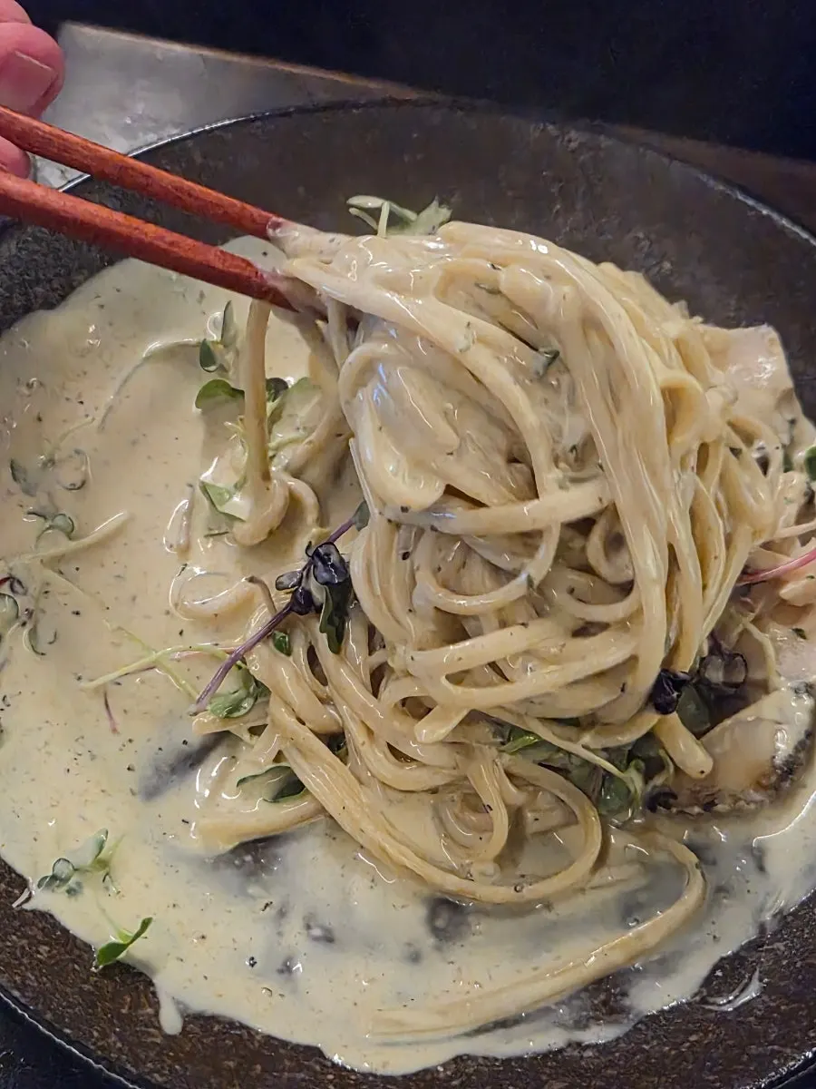 Noodles of the ₩21,000 abalone innard pasta