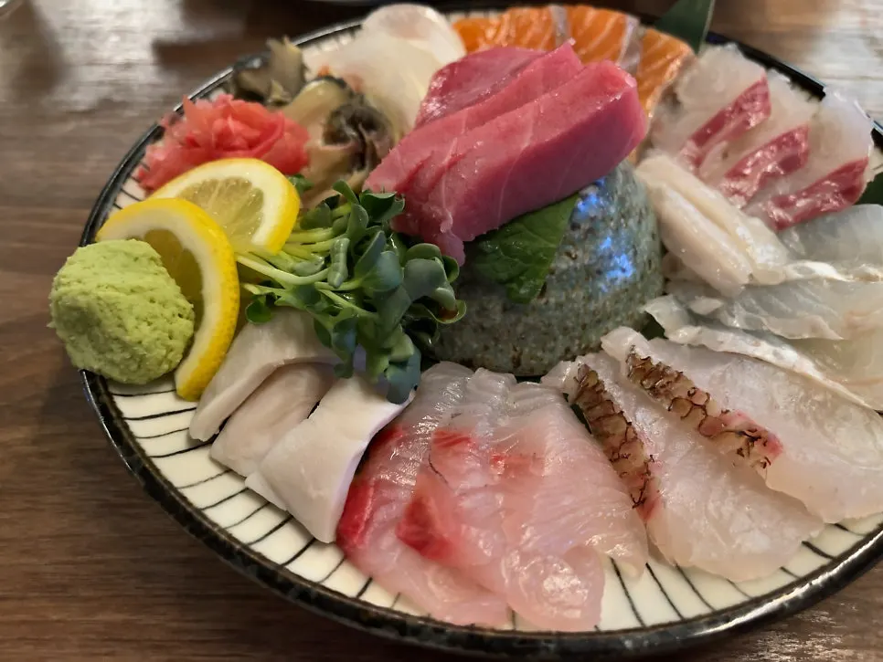 Close-up of the sashimi selection on the moriawase plate