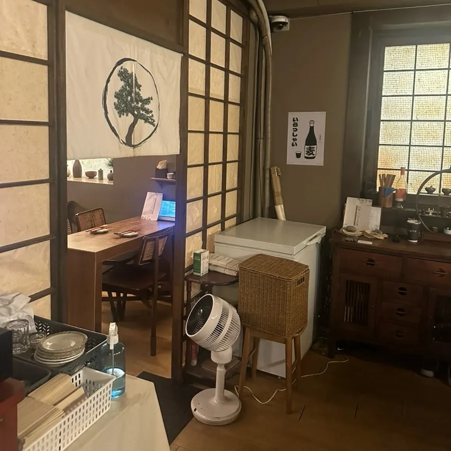 Interior of Motokurashi's inner table seating