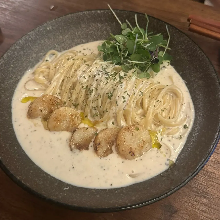 The truffle scallop pasta we ordered