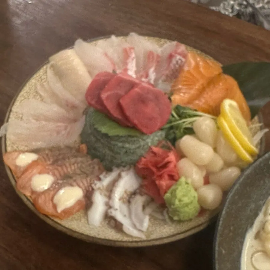 Motoku moriawase sashimi platter with three pieces per type