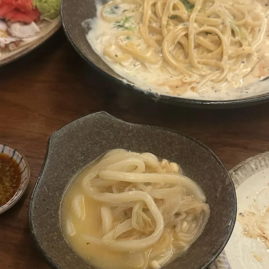Udon noodles and bean sprouts visible in the champon broth