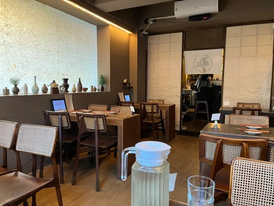 모토쿠라시 2인·4인 테이블 좌석