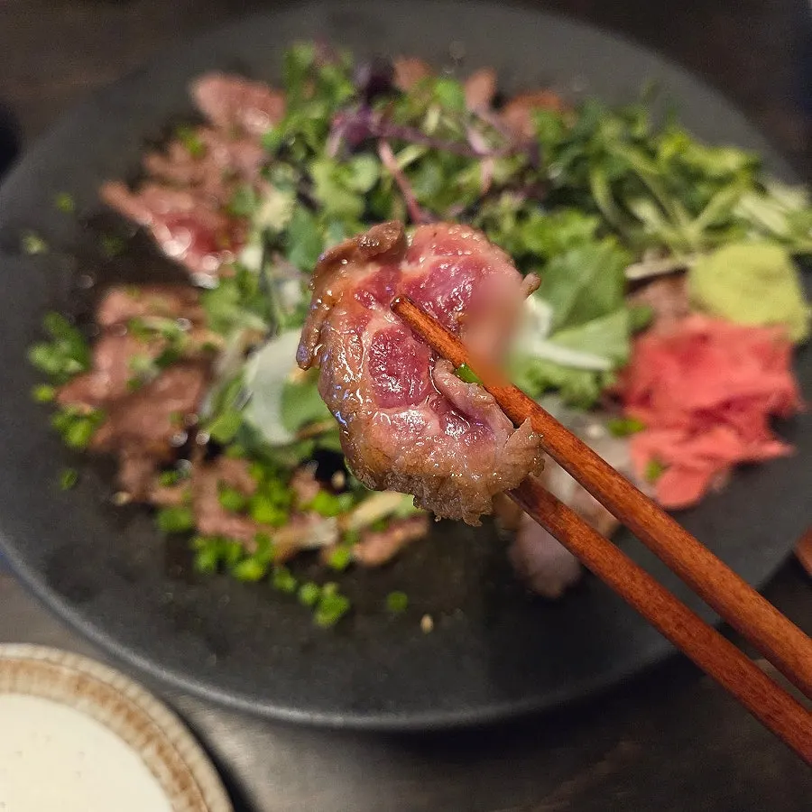 마블링이 살아있는 타다키 단면