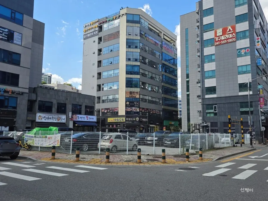 매장 앞 넓은 공영주차장