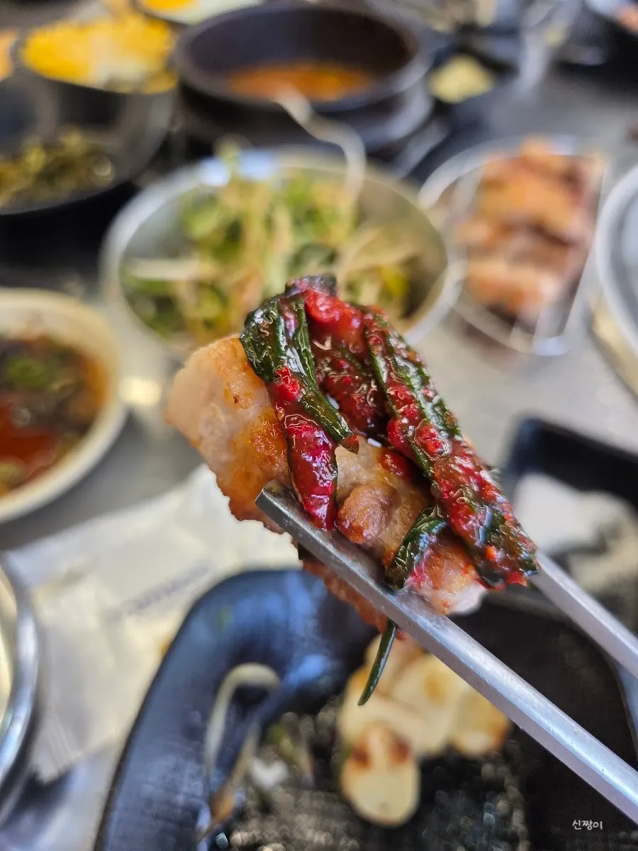 파김치를 올린 삼겹살 조합