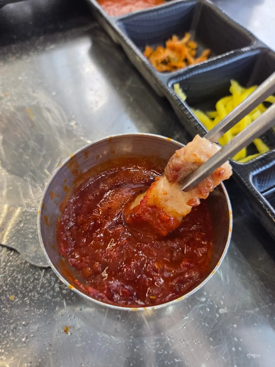 갈치속젓을 곁들인 삼겹살