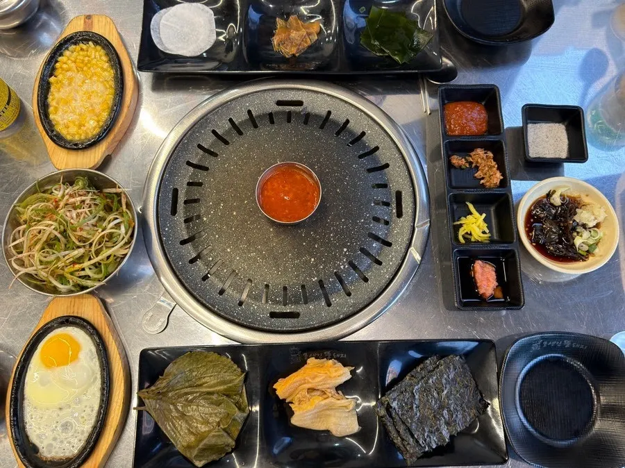 Standard table setting with salted pollock roe, seaweed, and aged kimchi