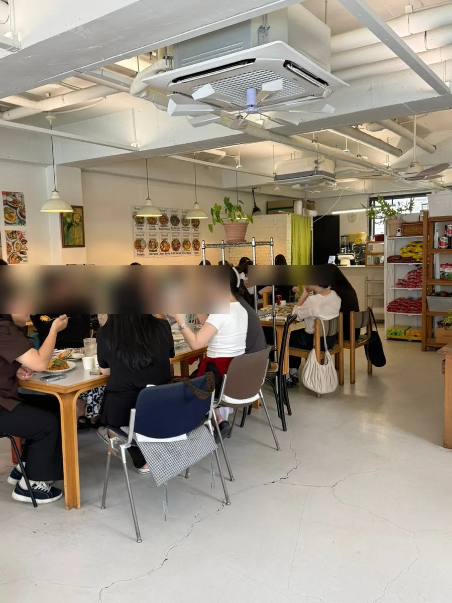 마운트선데이 넓은 매장 내부