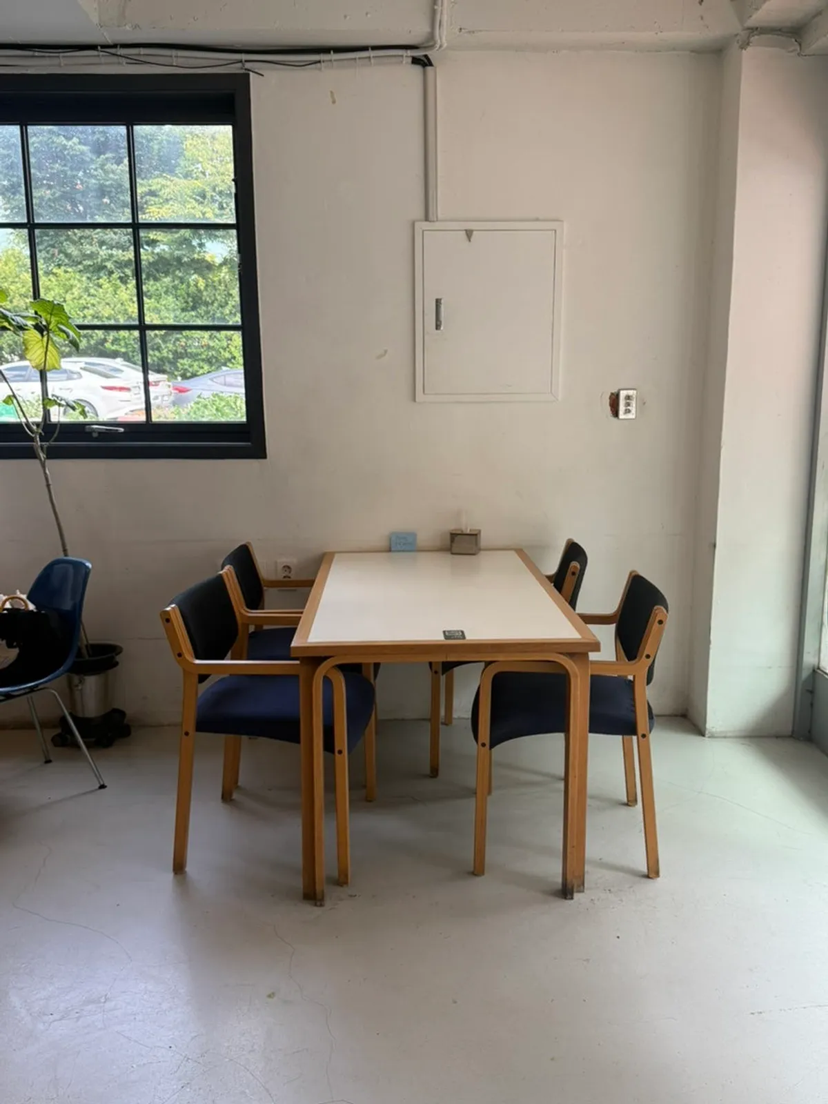 마운트선데이 입구 창가 좌석