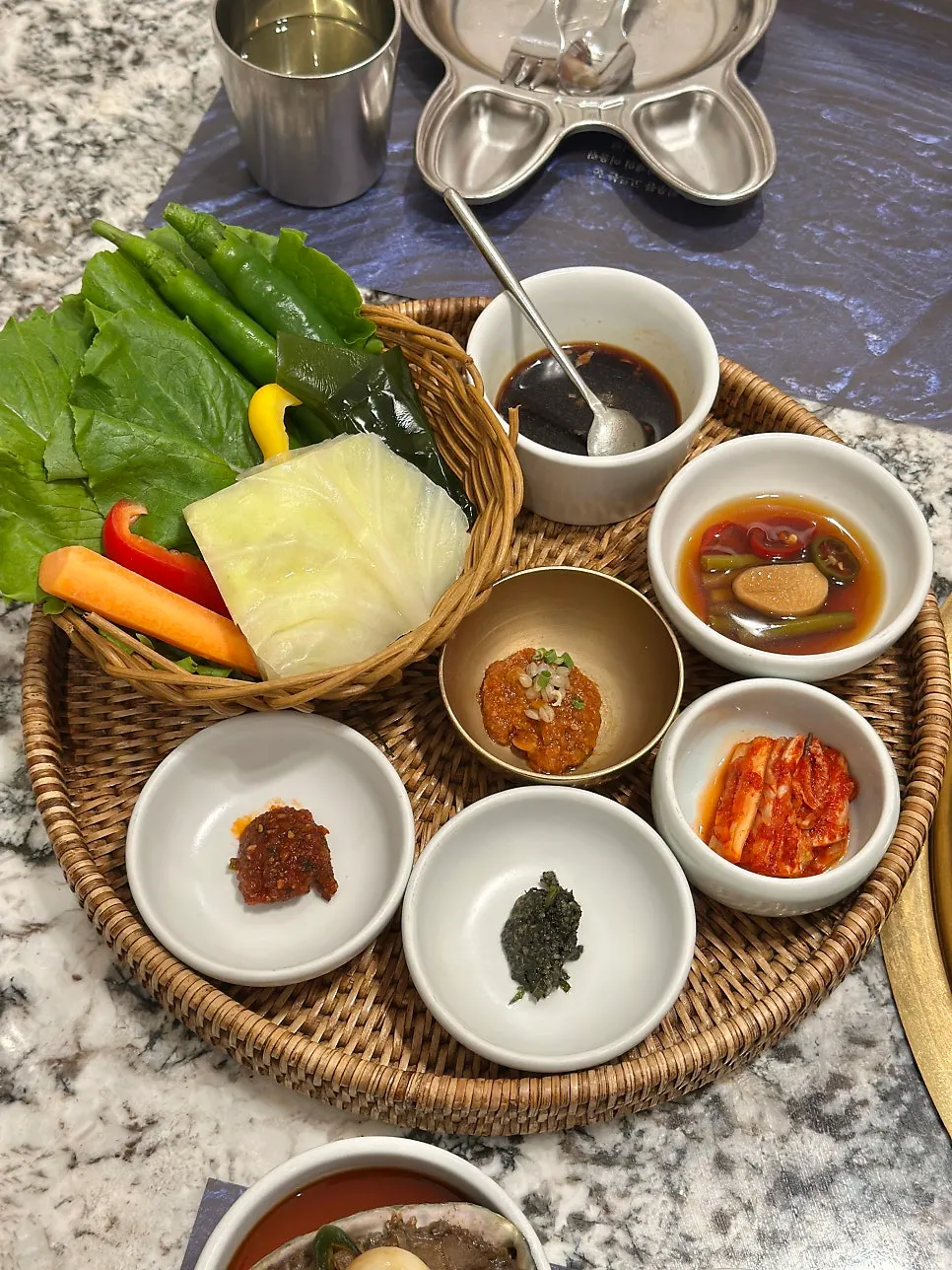 정갈하게 차려진 밑반찬