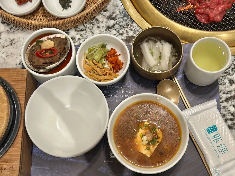 2인분 한상 차림 전체 모습