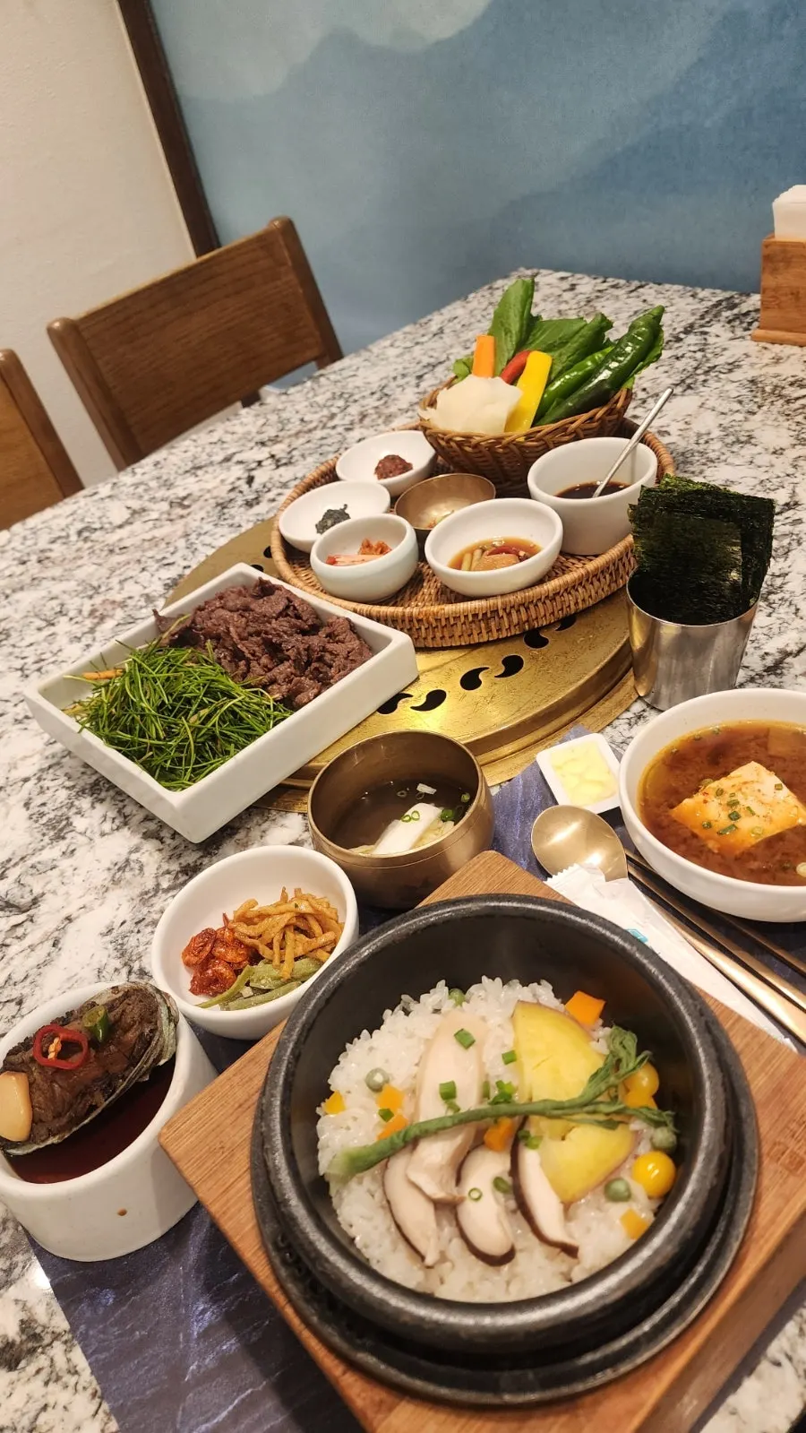 Cover image of Moyeon Mapo's charcoal-grilled hanwoo and pot rice set