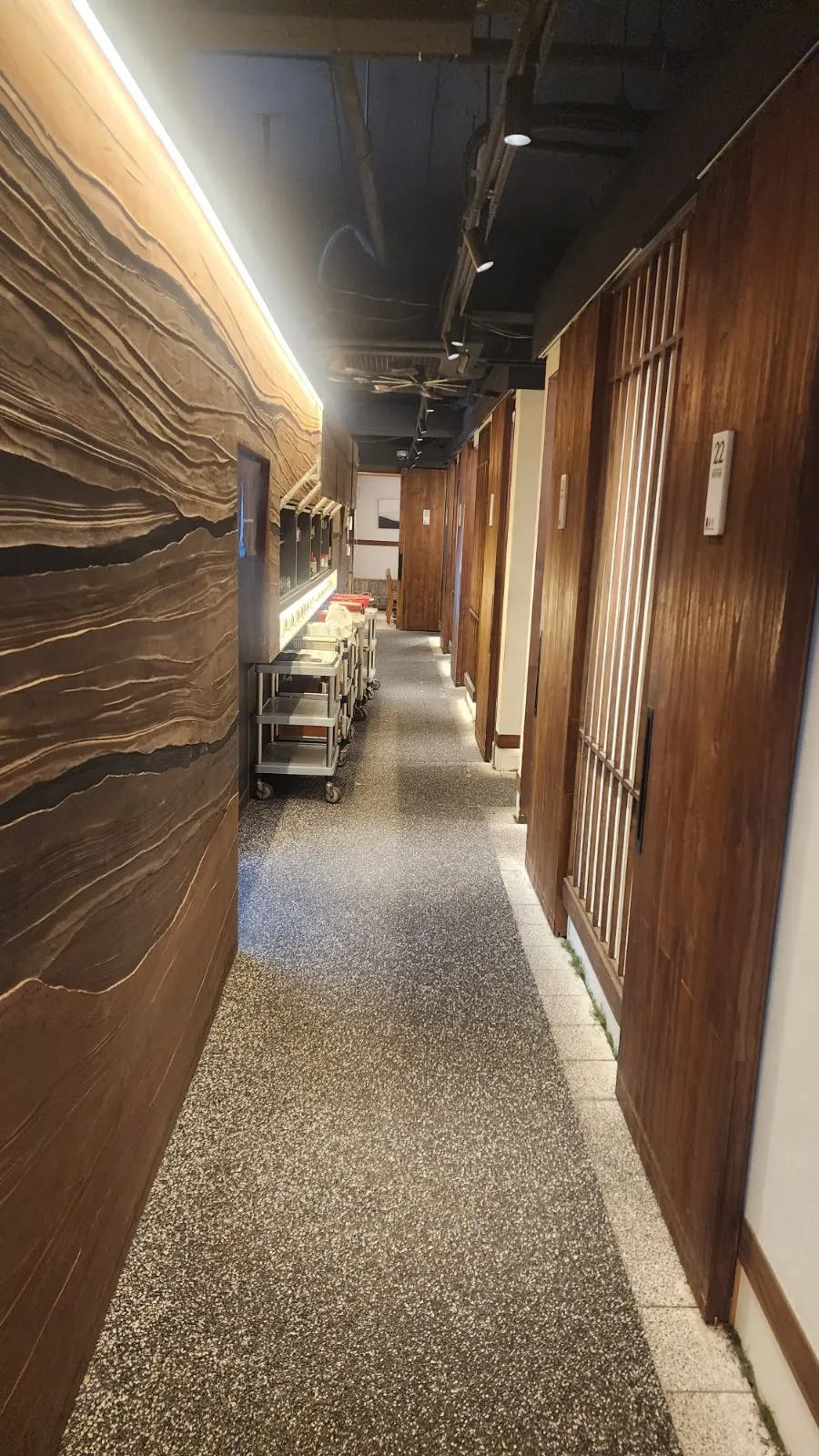 Private rooms lined along the corridor at Moyeon Mapo