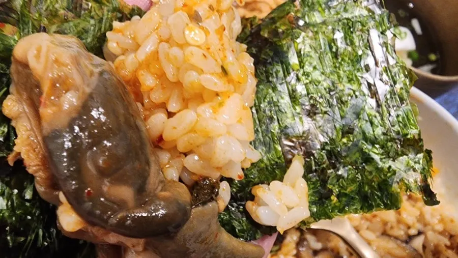 Pot rice mixed with abalone and sauce