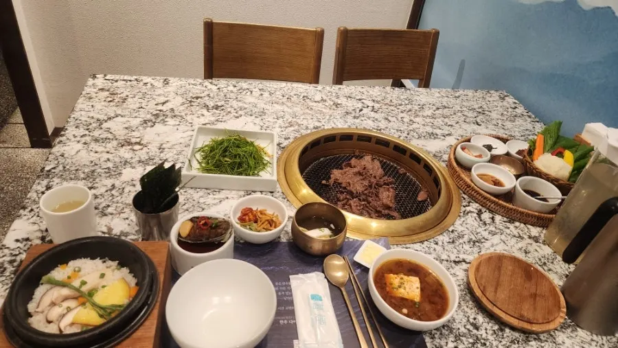 Doenjang jjigae with tofu and sungnyung