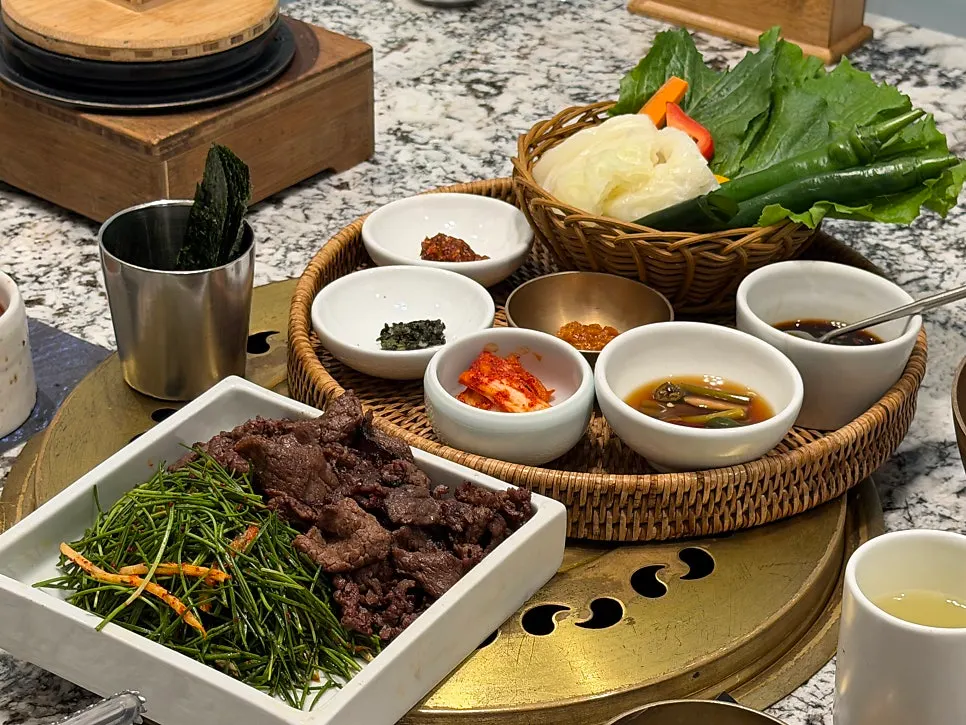 2만 5천원 한우 솥밥정식 구성