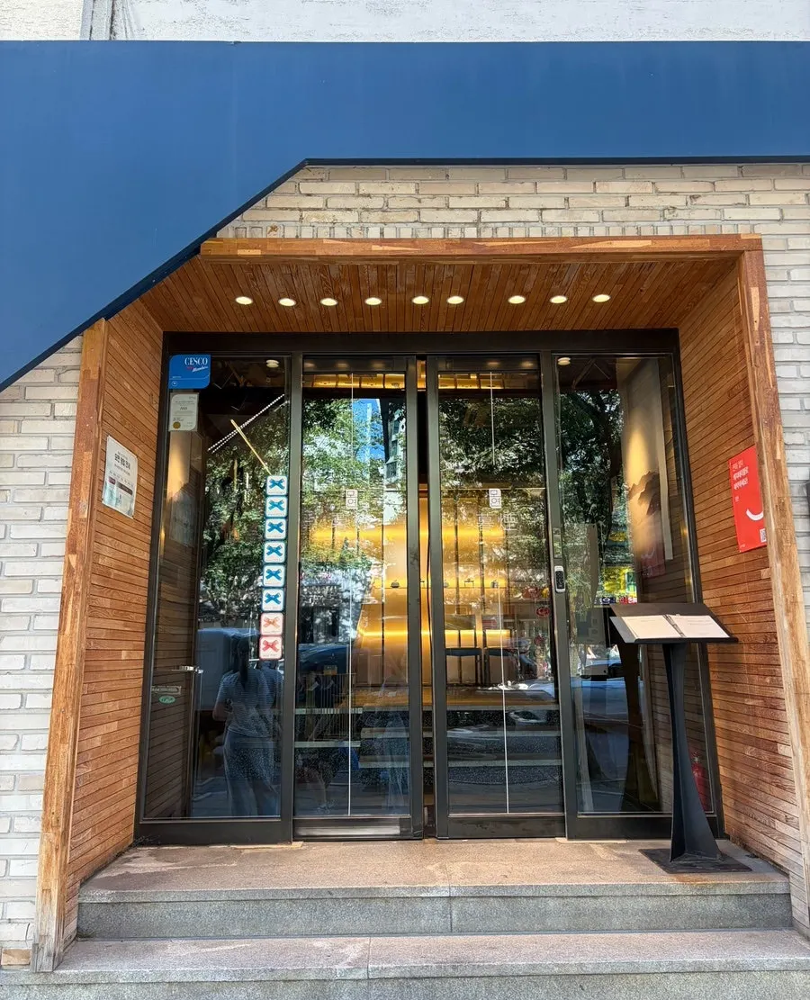 Moyeon Mapo entrance with Blue Ribbon mark displayed