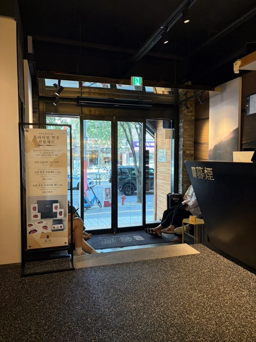 Interior decor of Moyeon Mapo