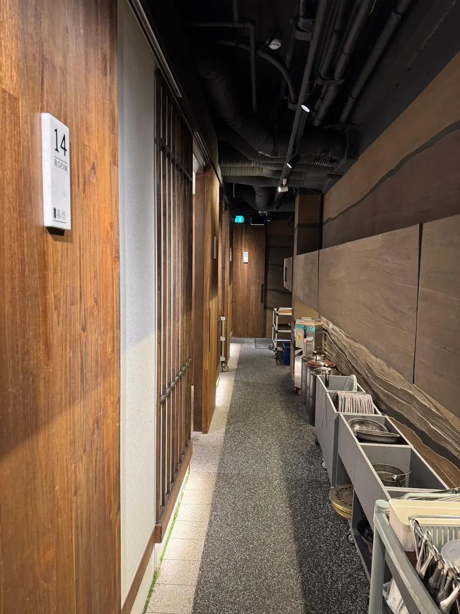 Interior of Moyeon Mapo leading to the private rooms