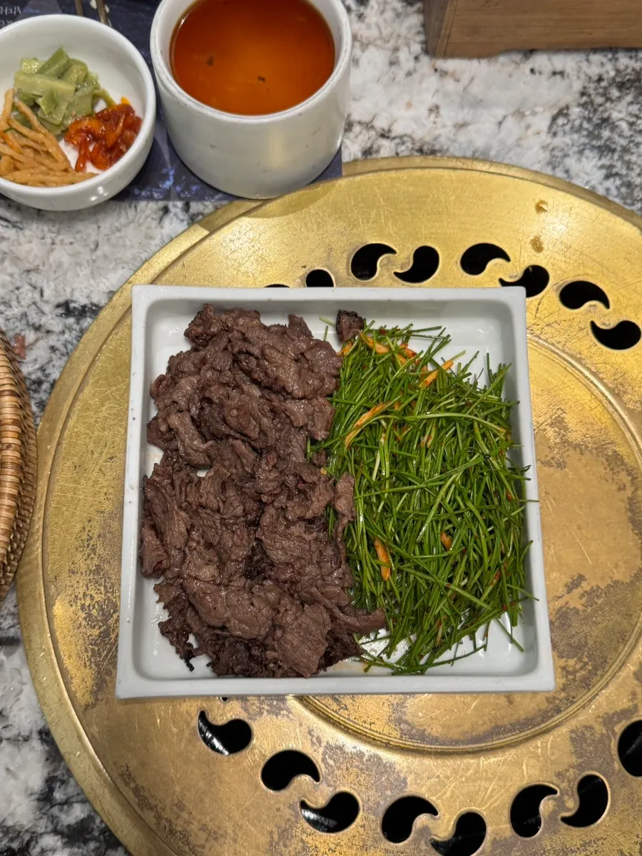 Charcoal-grilled seasoned hanwoo served in a bowl