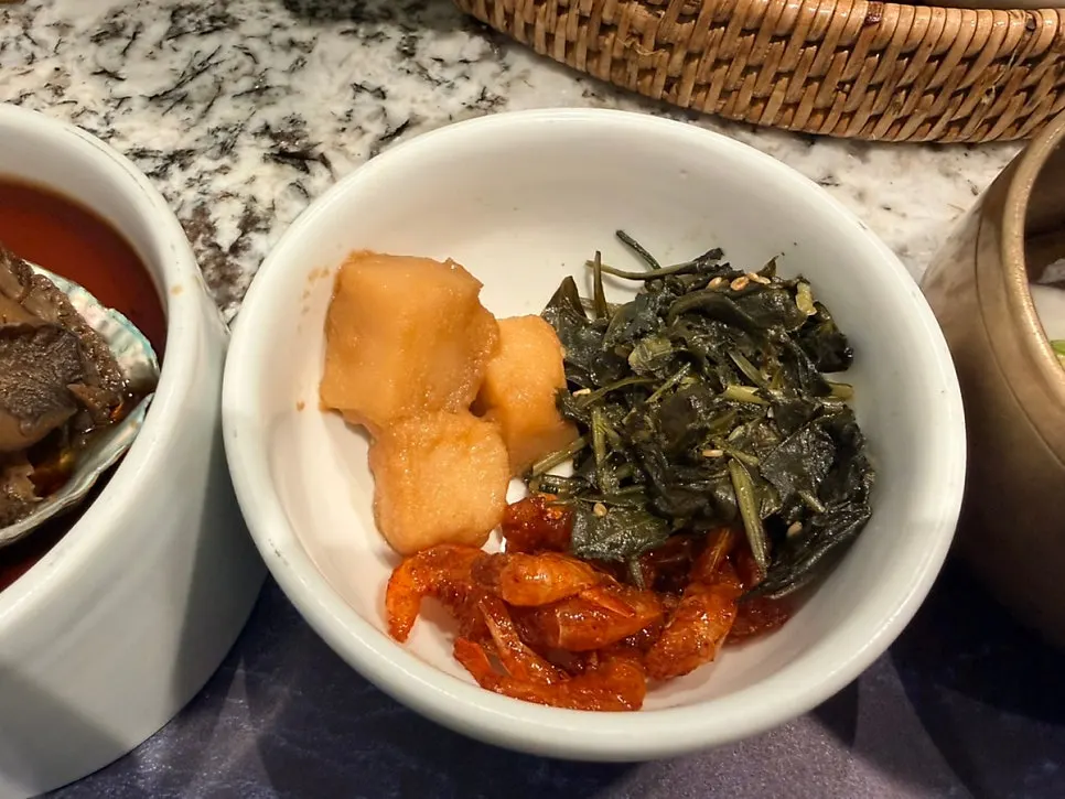 모연 런치코스 반찬 구성