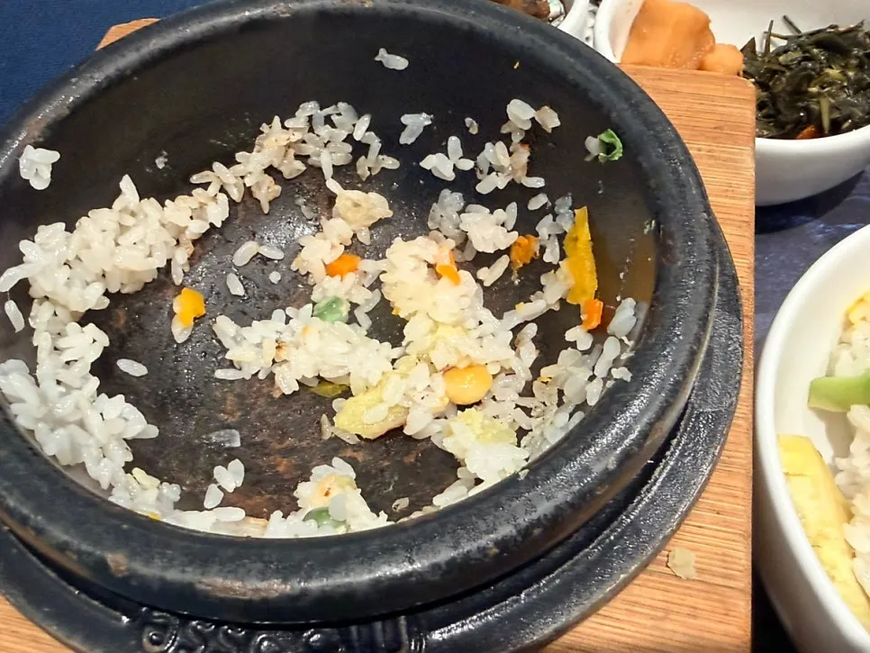 밥 위에 올린 전복장
