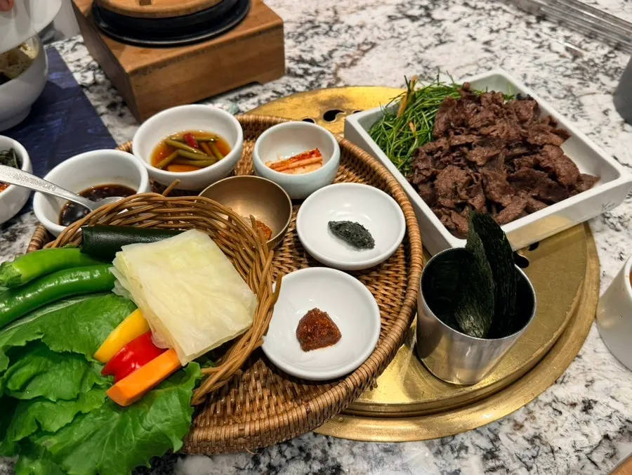판에 옮겨진 한우숯불양념구이