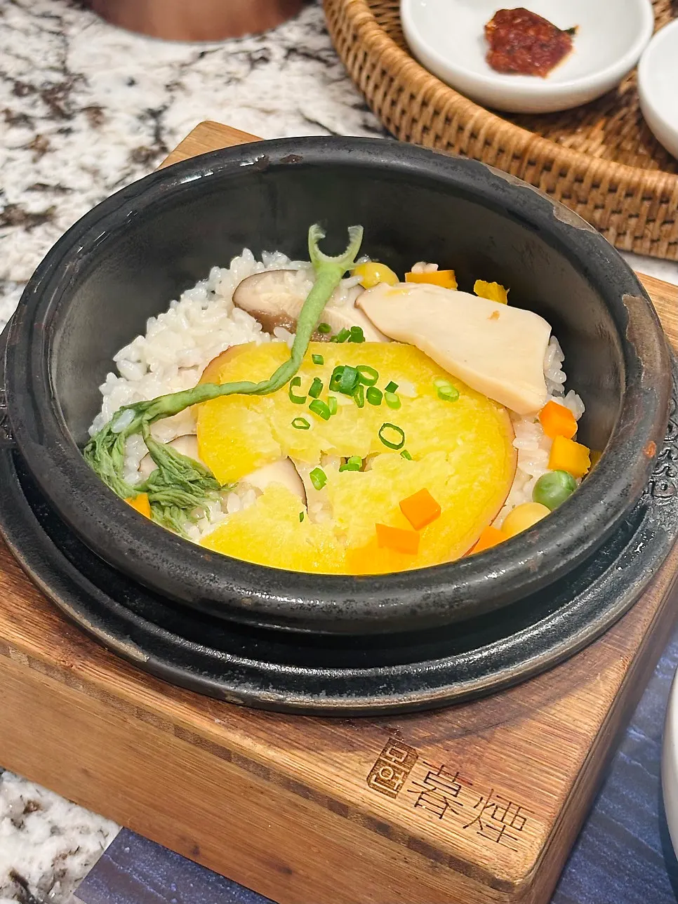 Pot rice and doenjang stew lunch setup