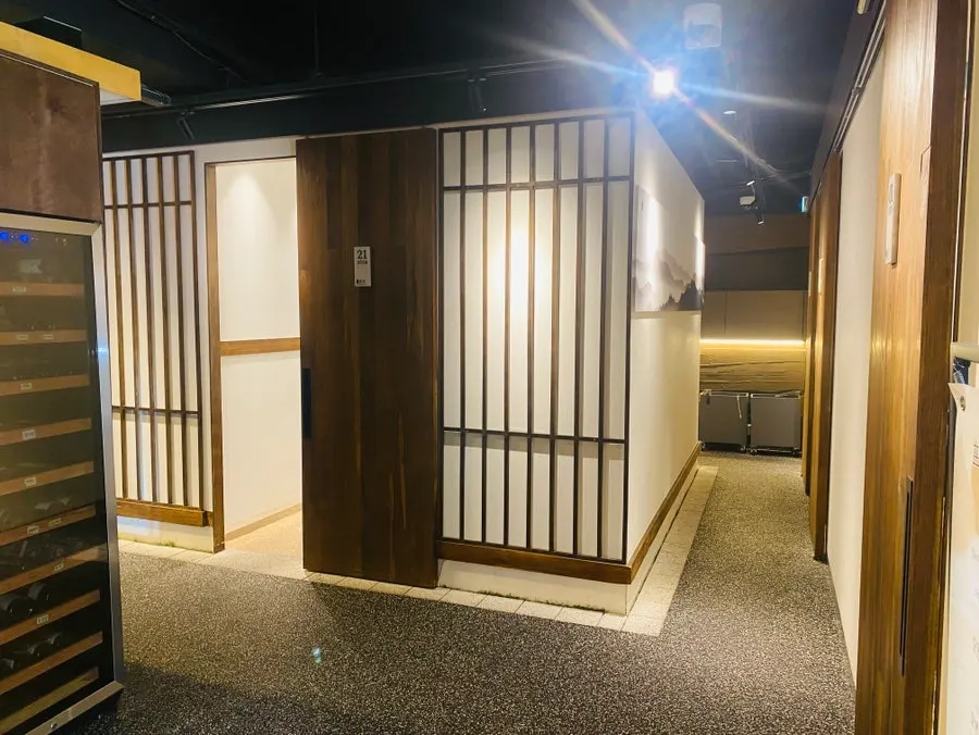 Waiting area and interior hallway at Moyeon Mapo